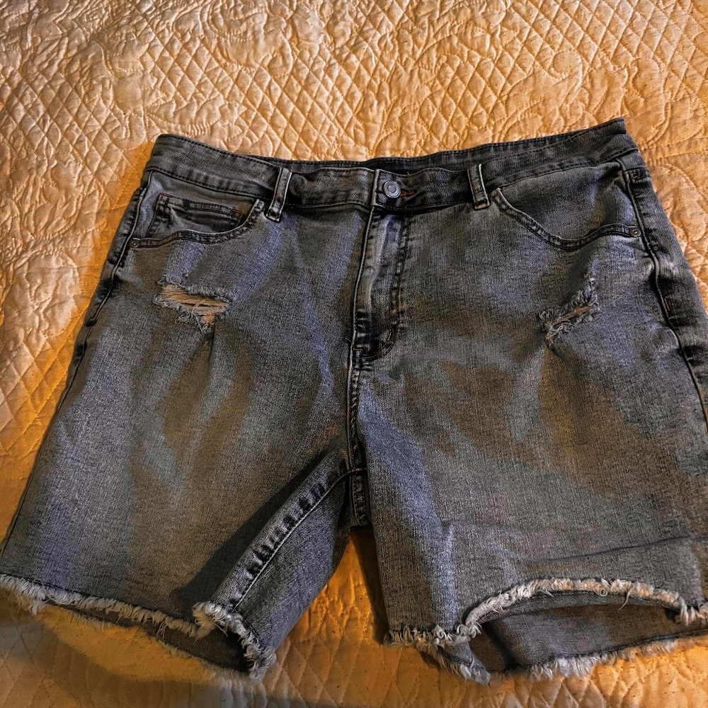 Cute distressed light wash 4” inseam shorts size 17